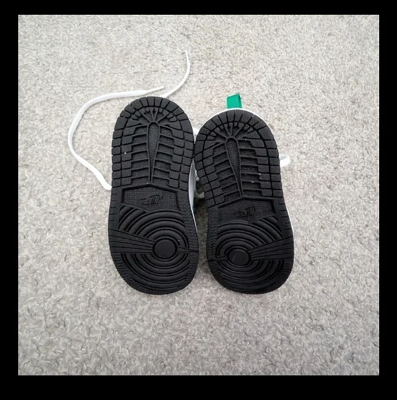 Toddler Nike Air Jordan Mid Green White Sneakers - Picture 14 of 15